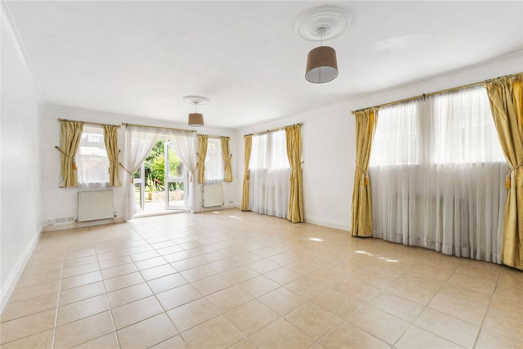 Property photo 2 of 11 Picture No. 21