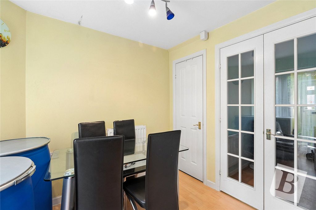 Property photo 3 of 10 Dining