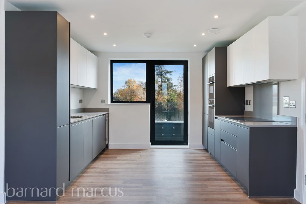 Property photo 1 of 9 Kitchen