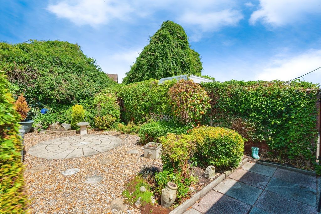Property photo 2 of 17 Photo