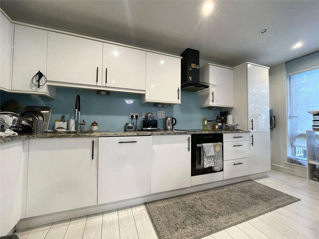 Property photo 3 of 10 Kitchen