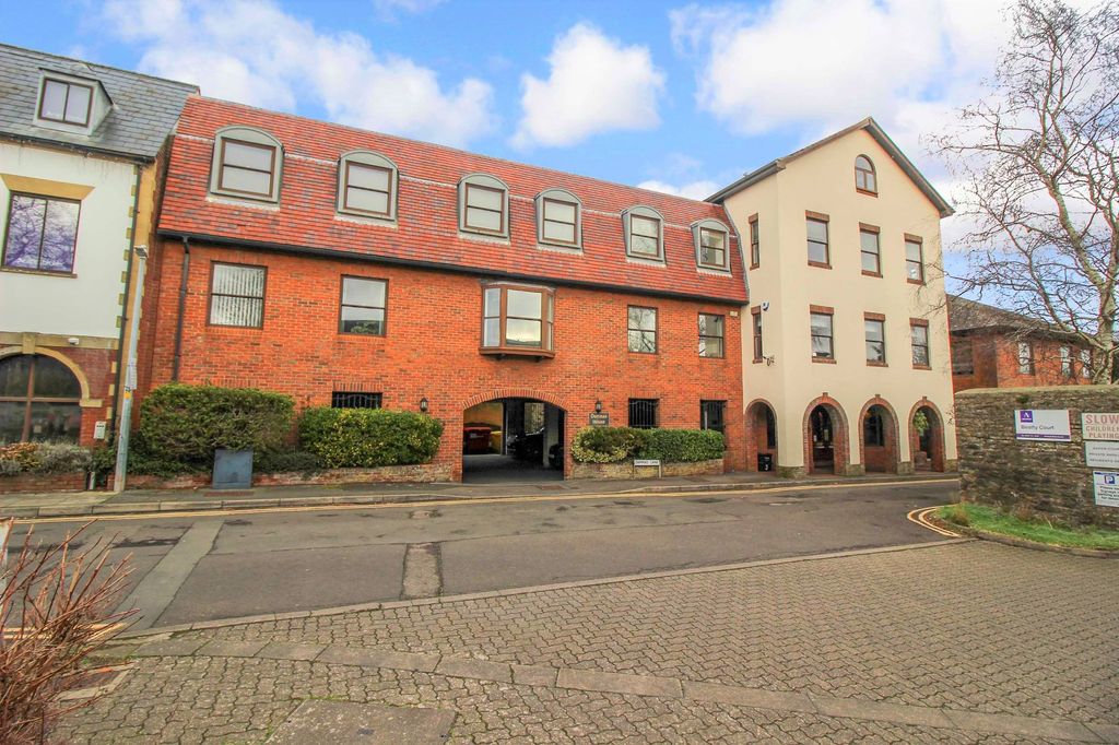 Property photo 1 of 3