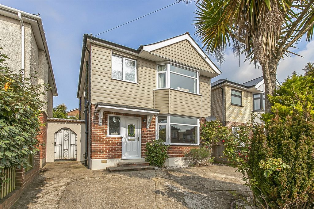 Property photo 1 of 23 Farcroft Road