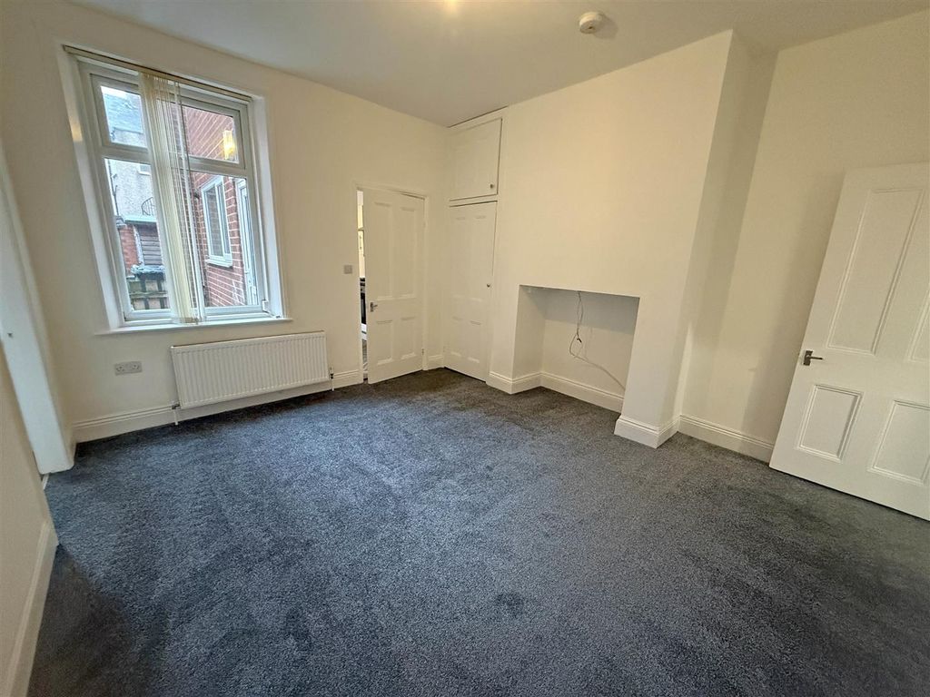 Property photo 2 of 10 Living Room.Jpg