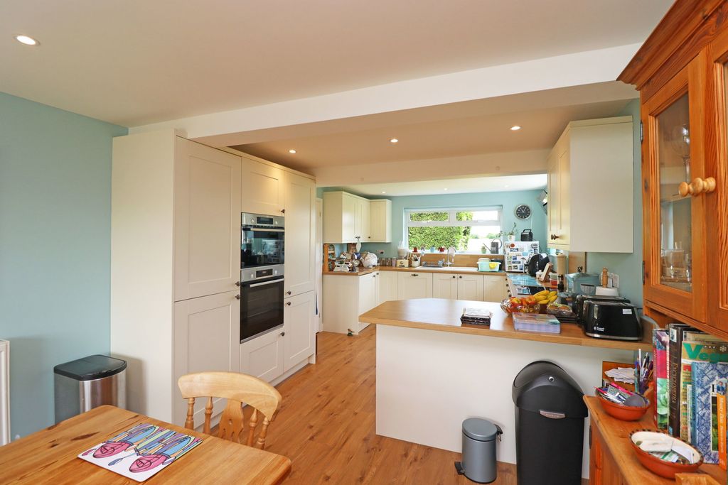 Property photo 3 of 33