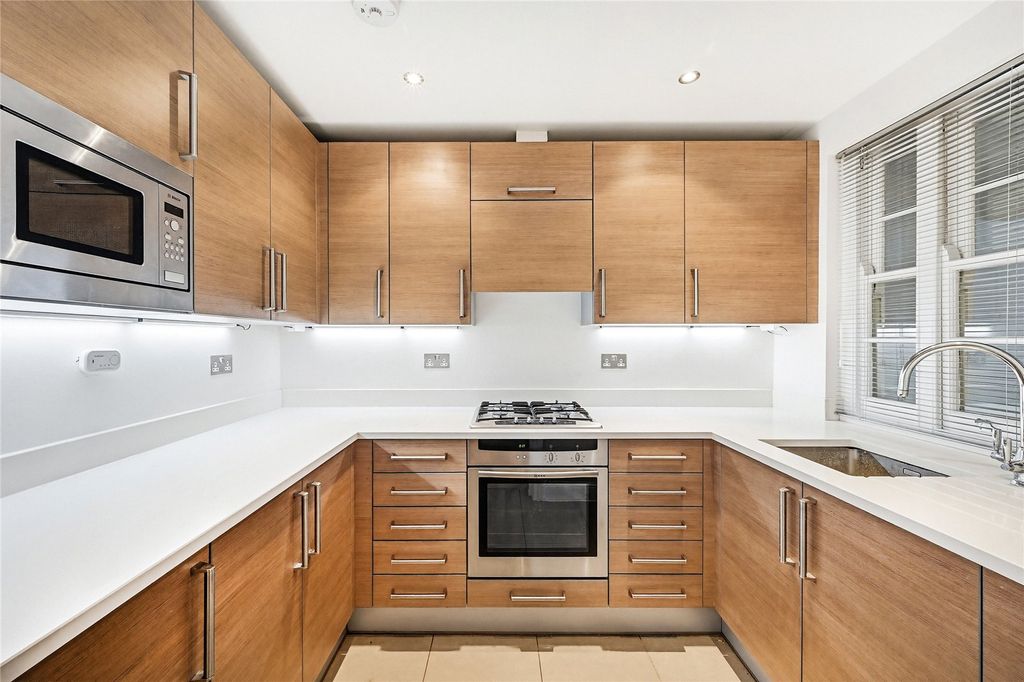 Property photo 2 of 10 Kitchen