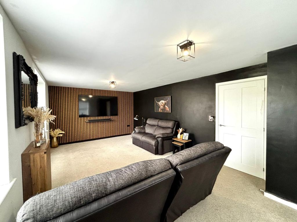 Property photo 3 of 22 Lounge