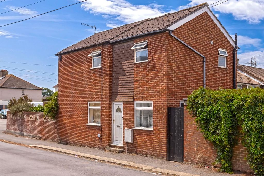 Property photo 1 of 16 Barnes Rd_16.Jpg