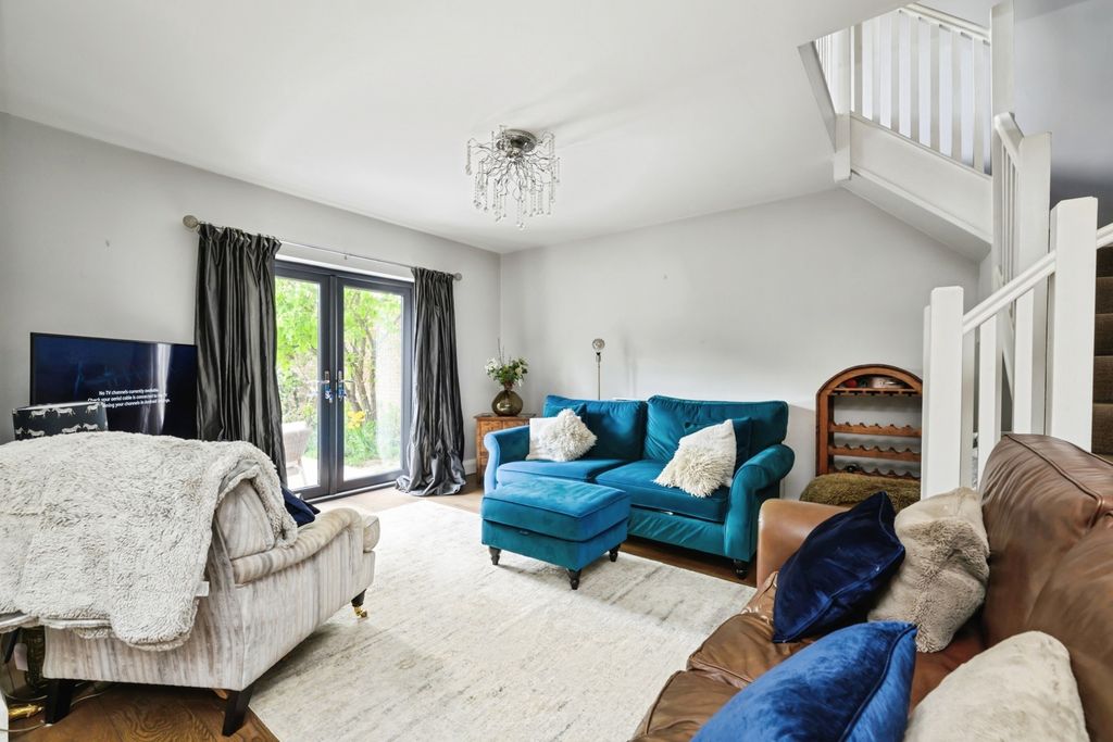 Property photo 3 of 23 Pbox-Img.Jpg