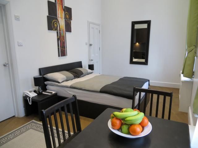 Property photo 1 of 5 Studio For Rent