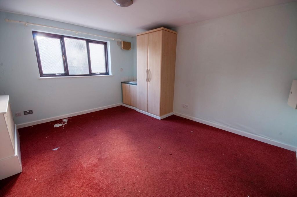 Property photo 2 of 29 Bedroom