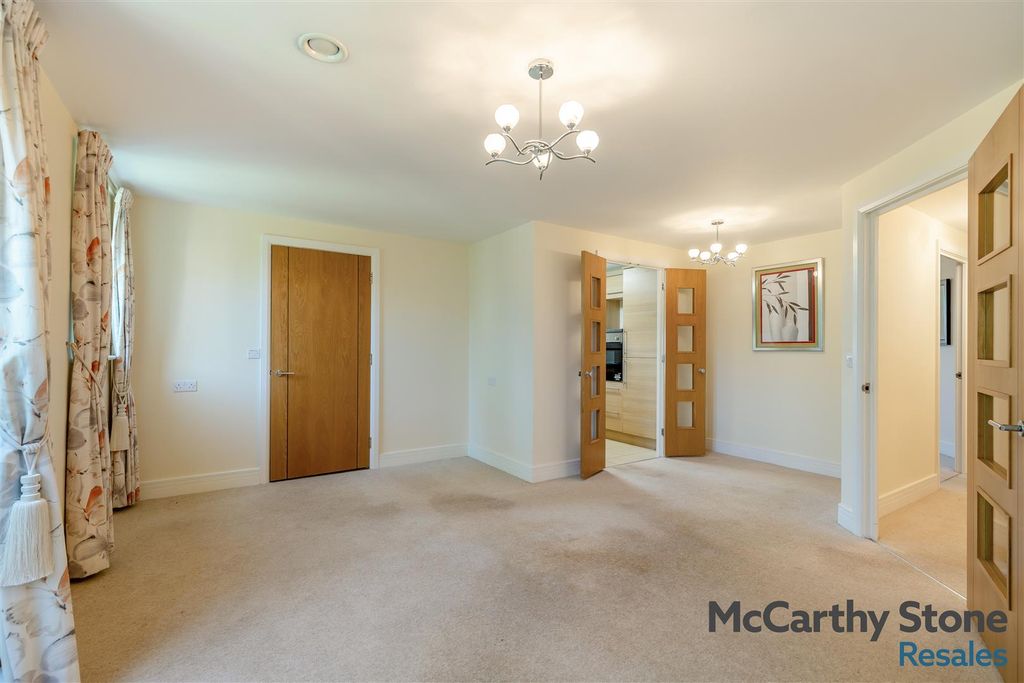 Property photo 3 of 24 8696594-Interior03.Jpg