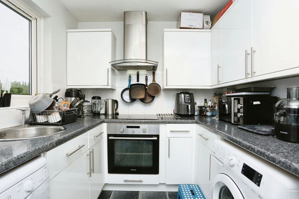 Property photo 2 of 12 Kitchen