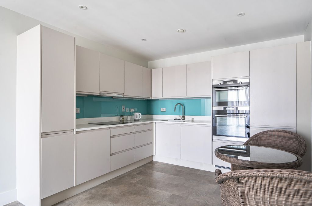 Property photo 2 of 12 Kitchen