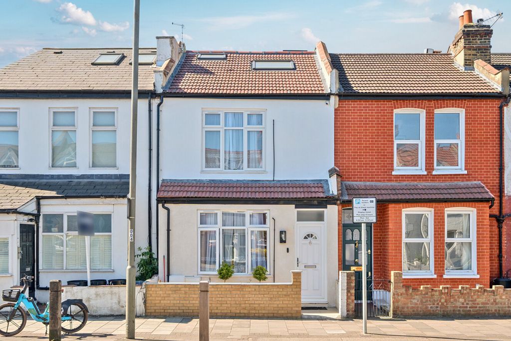 Property photo 1 of 15 1-69Ef1Fe1B2752-1...