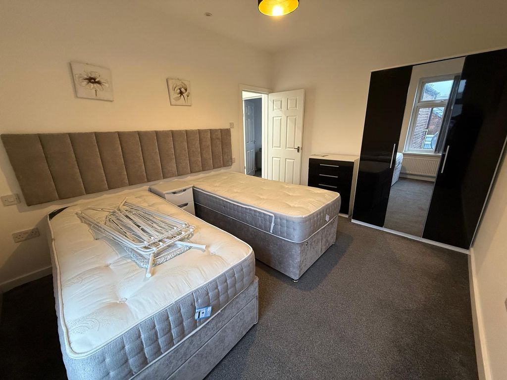 Property photo 3 of 14 4