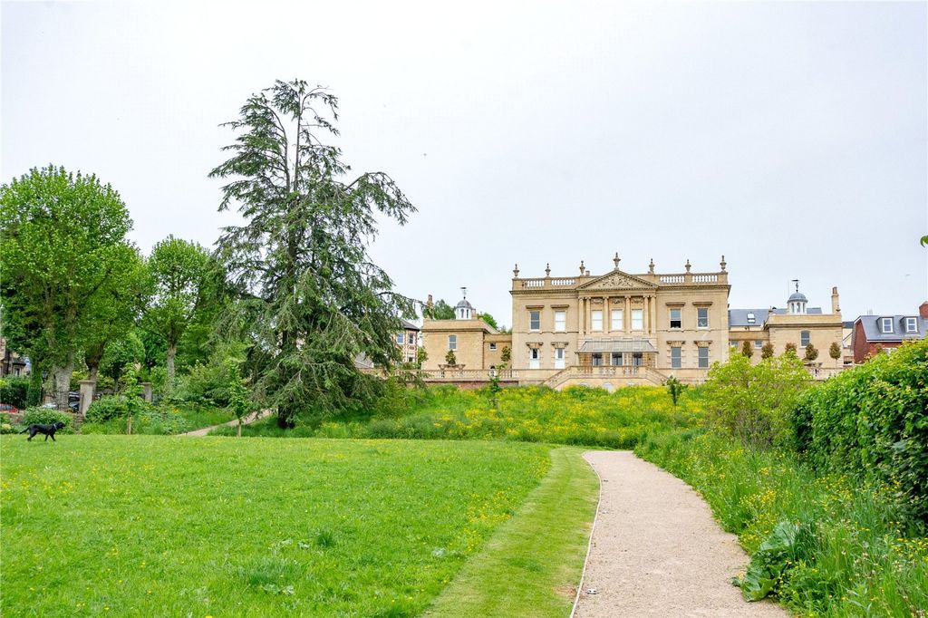 Property photo 1 of 10 Grounds