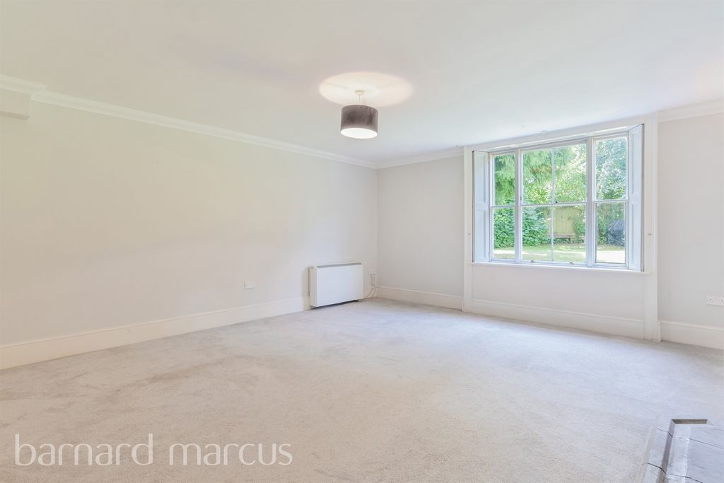 Property photo 2 of 11 Living Room