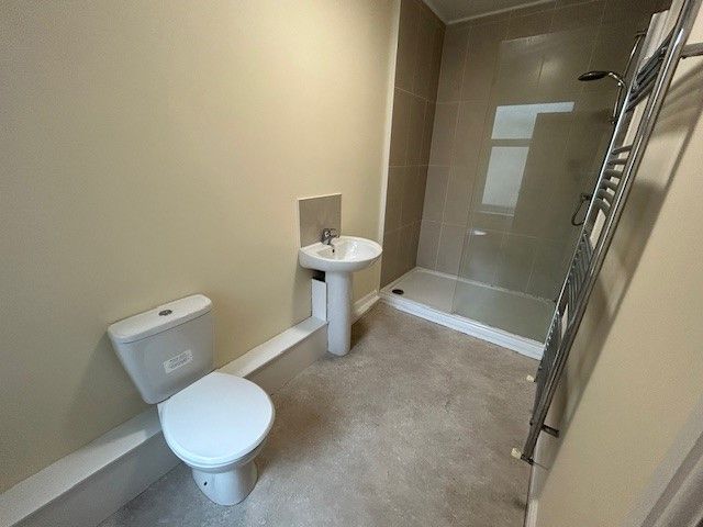 Property photo 3 of 5 Modern Bathroom