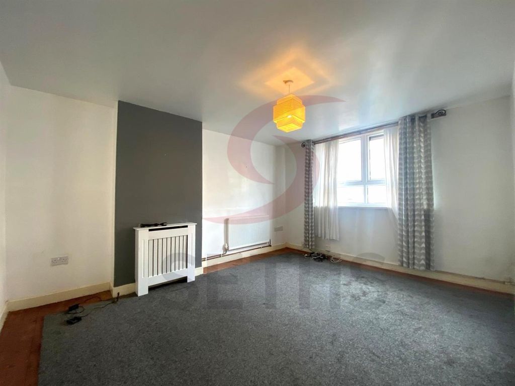 Property photo 2 of 10 Lounge