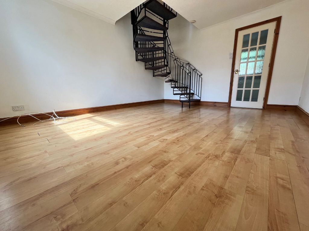 Property photo 3 of 10 4069923