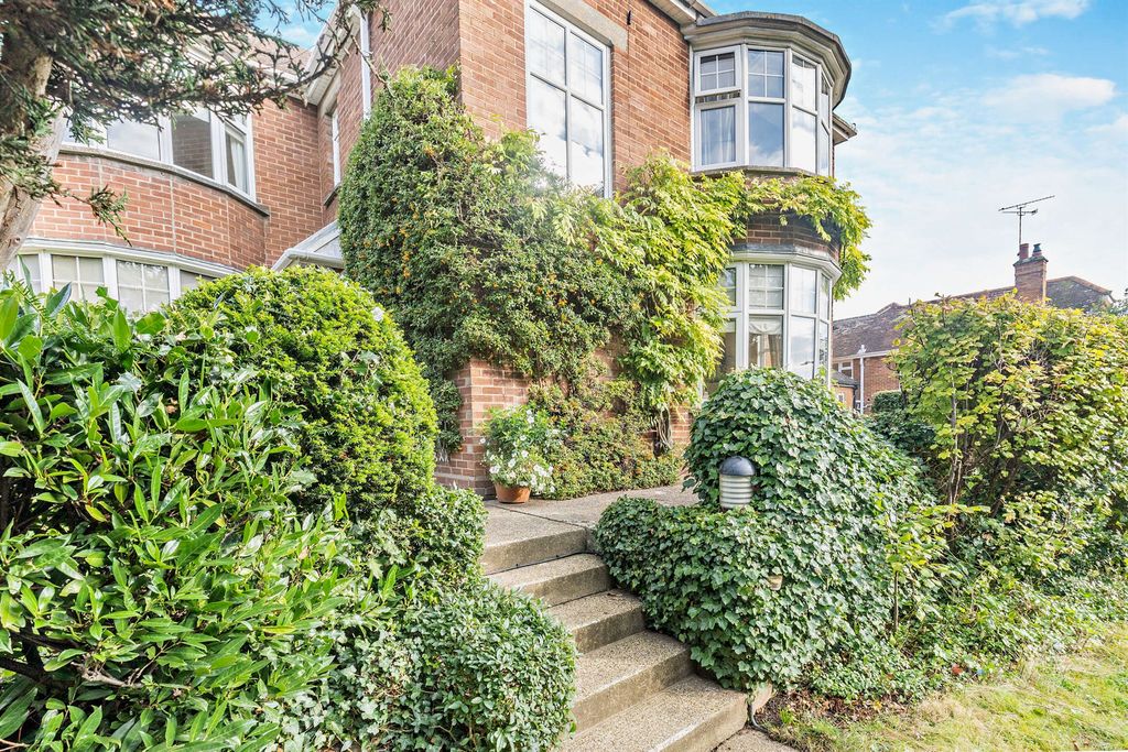 Property photo 3 of 19