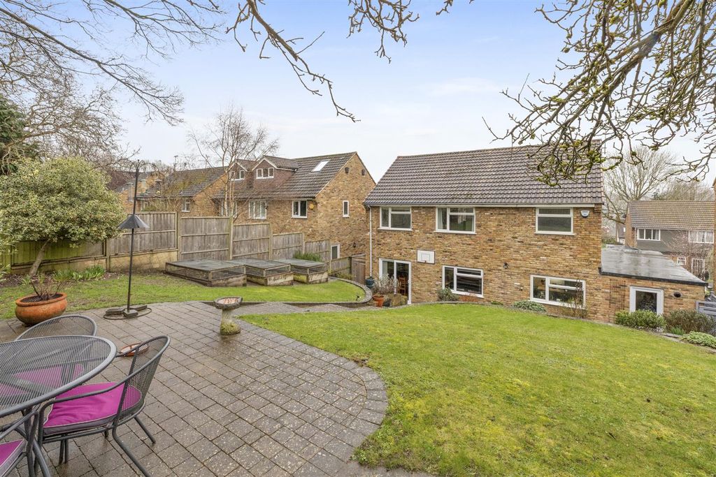 Property photo 2 of 15 23 Rye View, Hp13 6Hl-13.Jpg