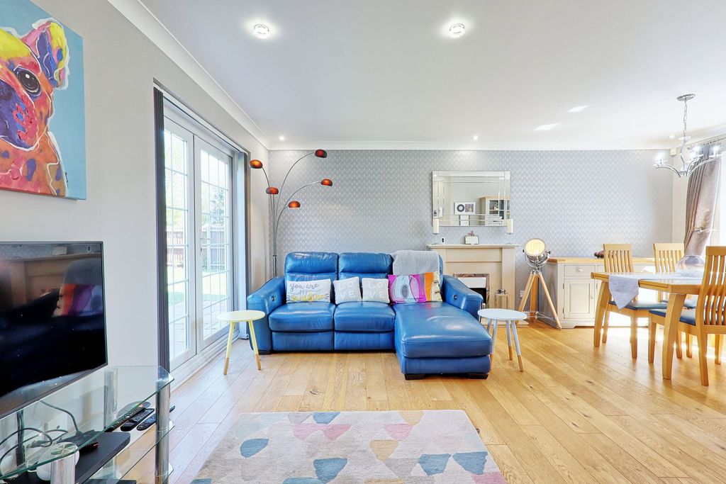 Property photo 3 of 46