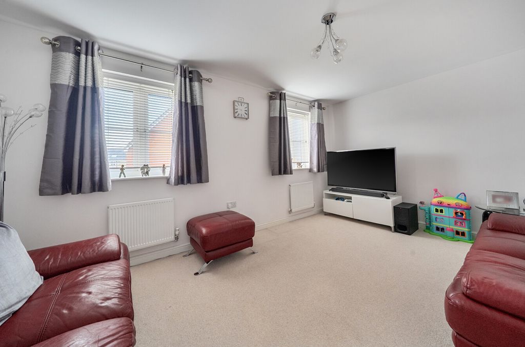 Property photo 3 of 17 1406082-12-697c93...