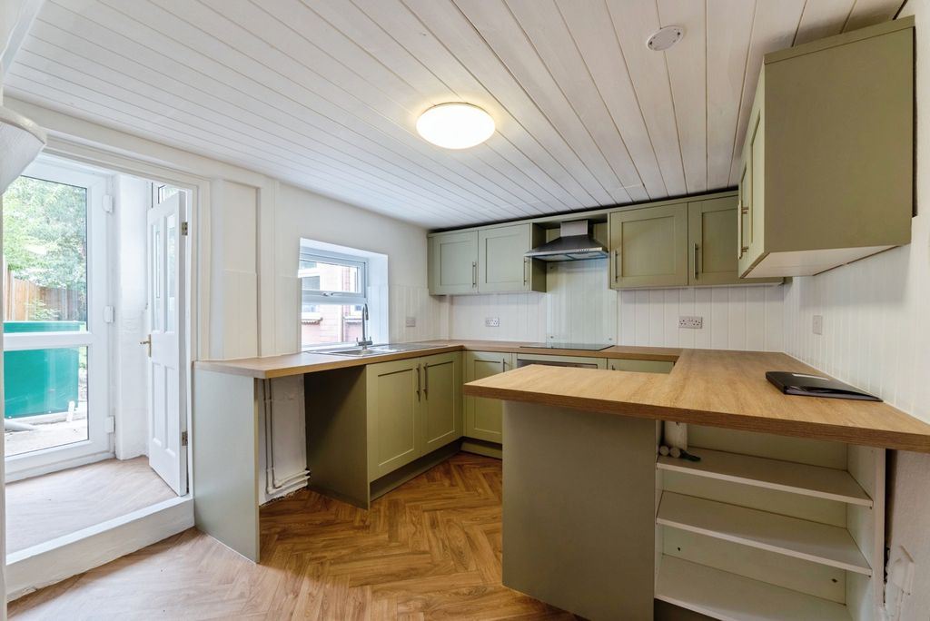 Property photo 3 of 18 Pbox-Img.Jpg