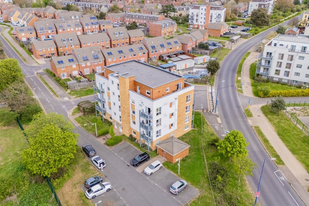 Property photo 2 of 15 5030451