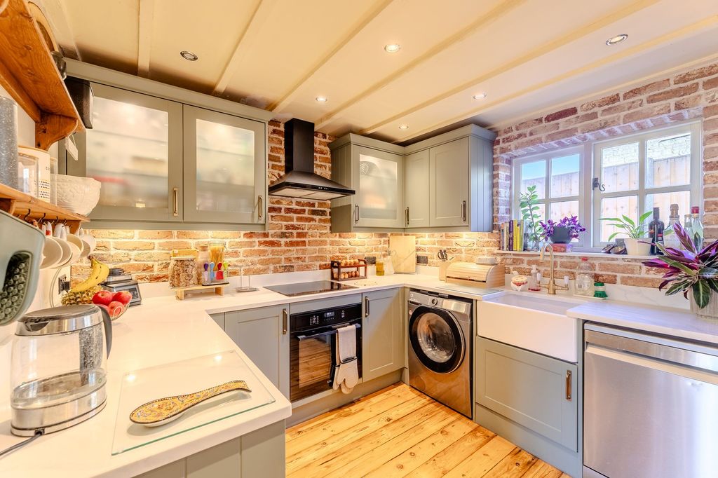 Property photo 3 of 24