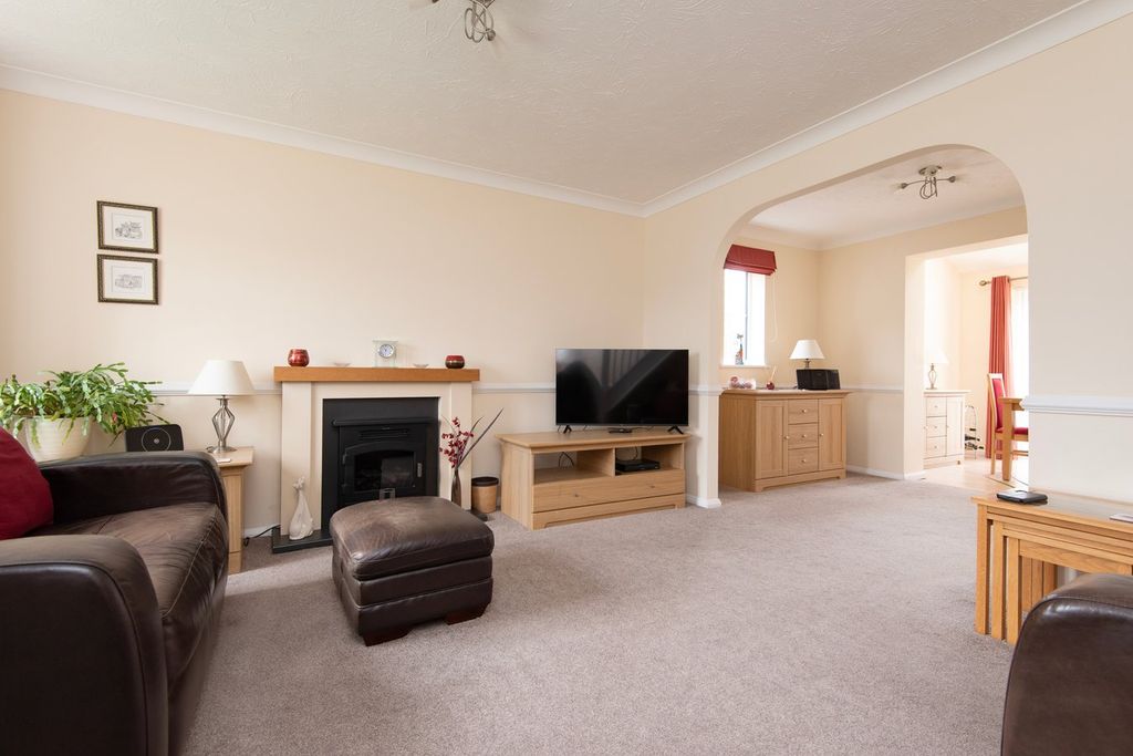 Property photo 2 of 13