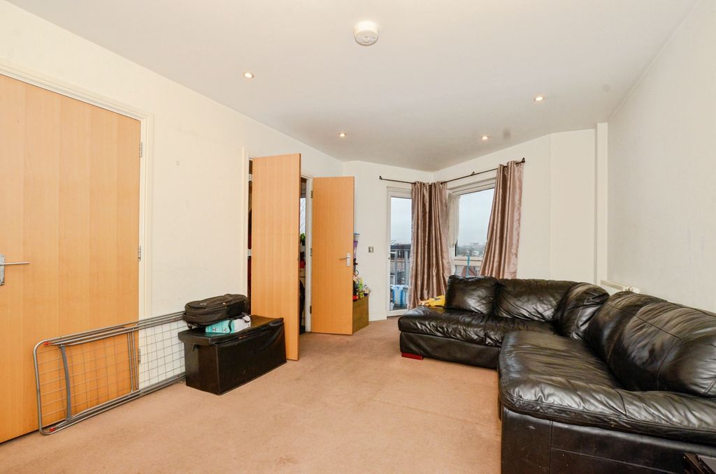 Property photo 3 of 20 Open Plan Living