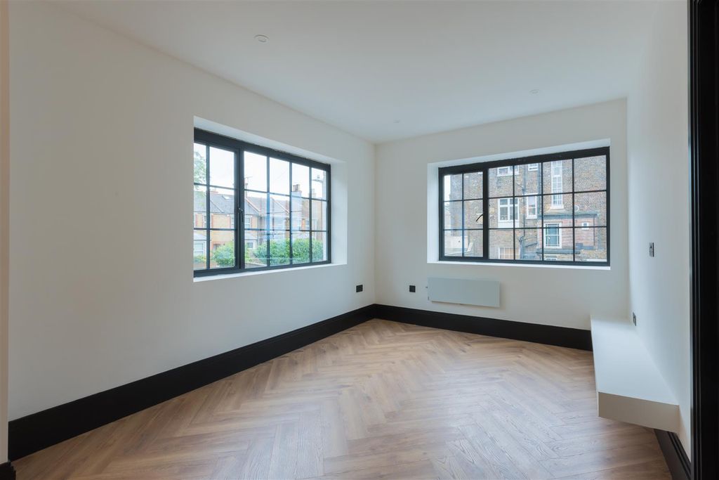 Property photo 3 of 9 Andy HMO -64.Jpg
