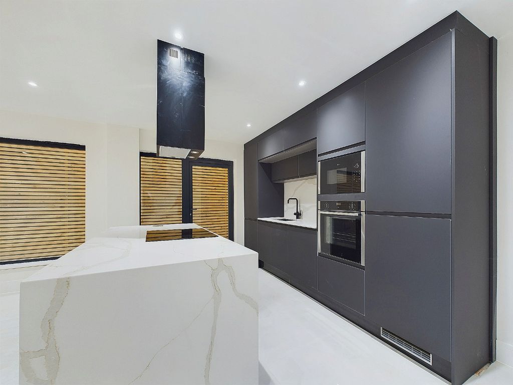 Property photo 2 of 8 3969804