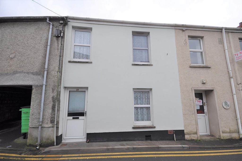 Property photo 2 of 17 Entrance