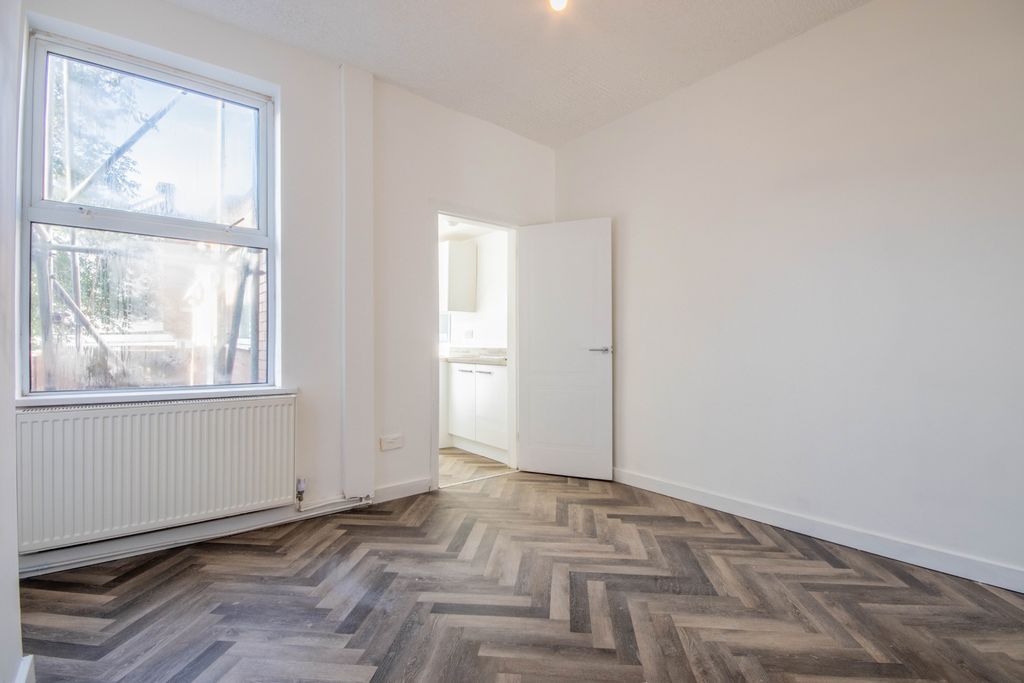 Property photo 1 of 10 E-5