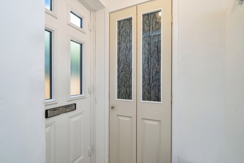 Property photo 3 of 12 Entrance Hall