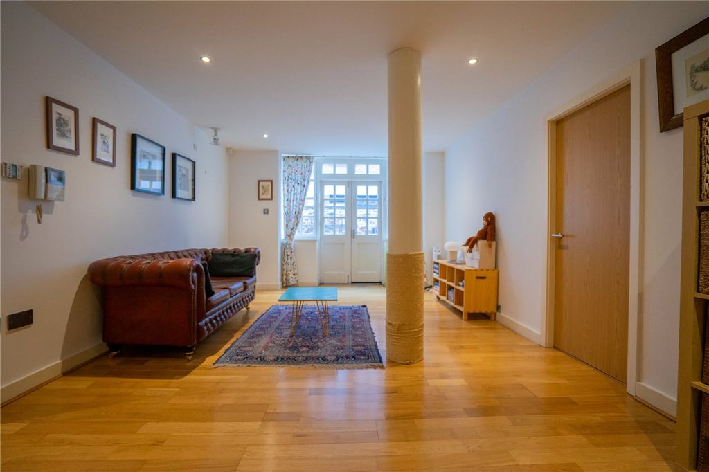 Property photo 2 of 10 Picture 2