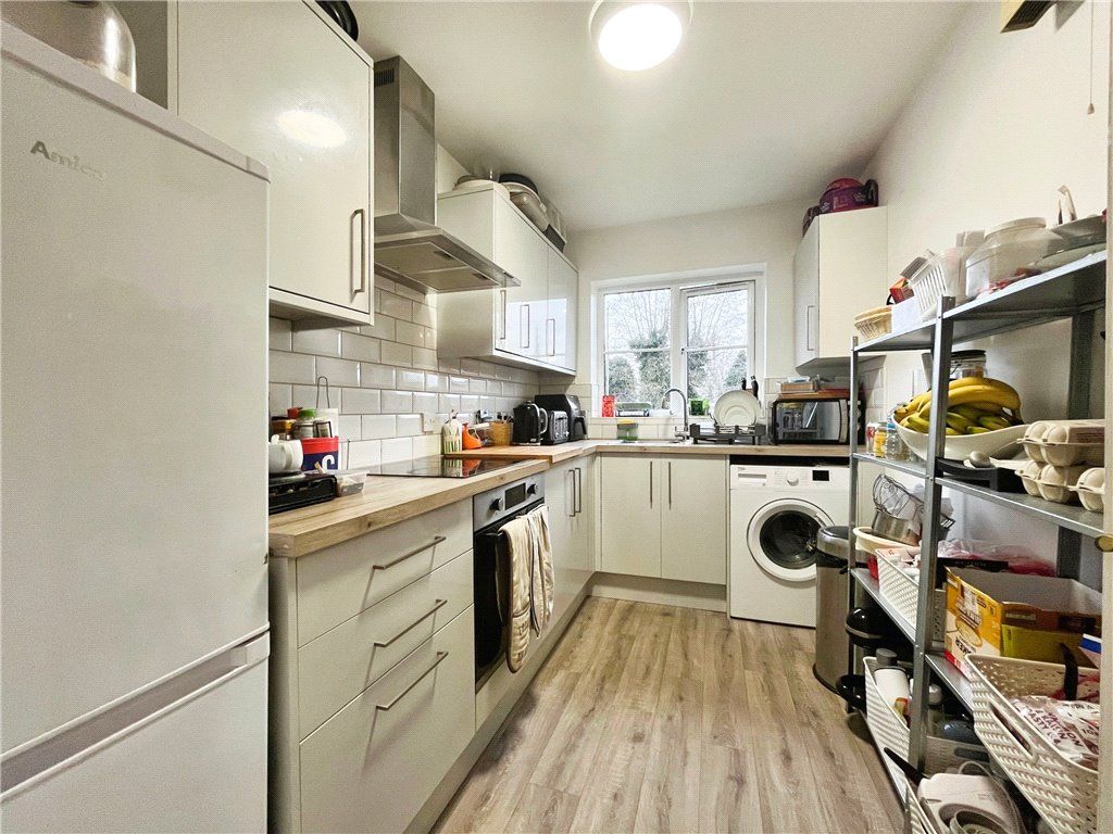 Property photo 3 of 7 Kitchen