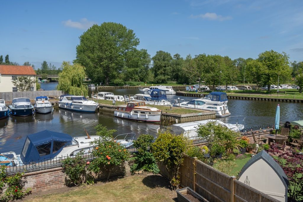 Property photo 2 of 25