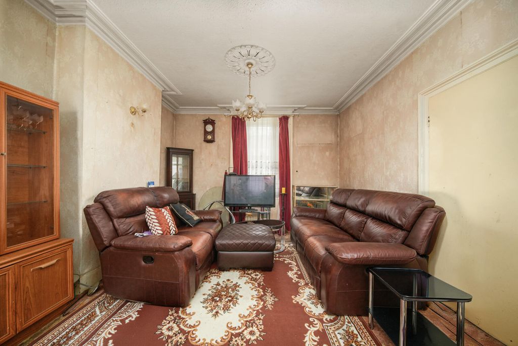 Property photo 2 of 17 Living Room