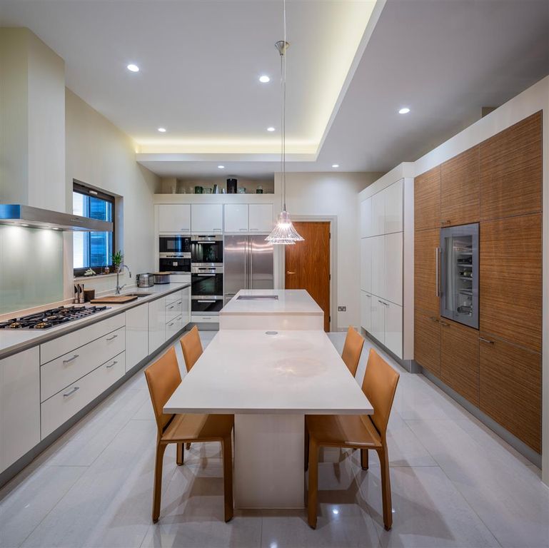 The Bishops Avenue, Hampstead N2 photo 5