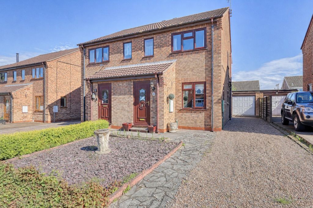 Property photo 1 of 12 Frontal