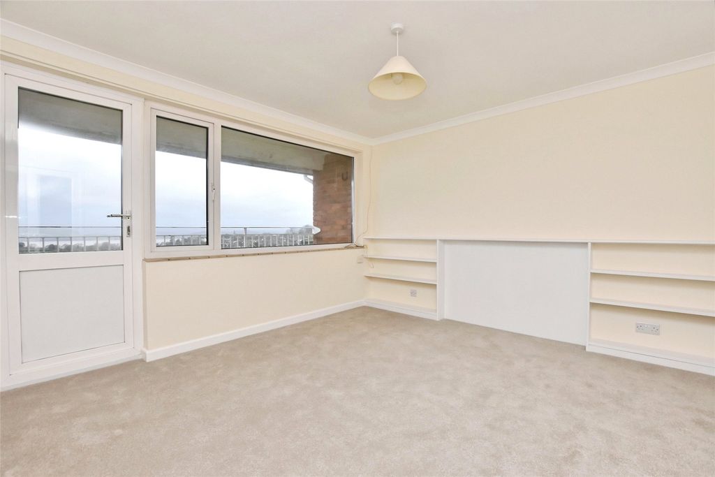 Property photo 3 of 15 Lounge