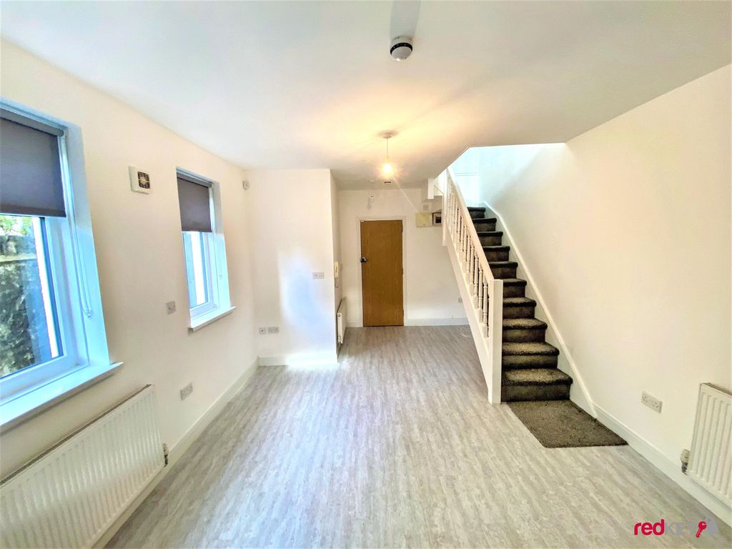 Property photo 3 of 6 Living Room