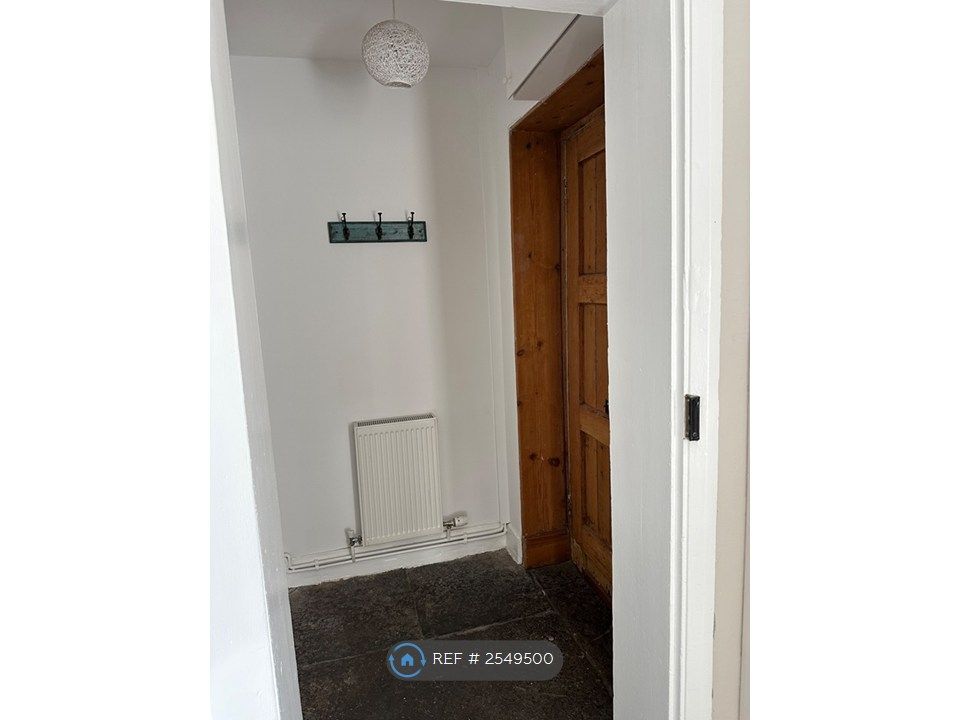 Property photo 3 of 13 Entrance Hall