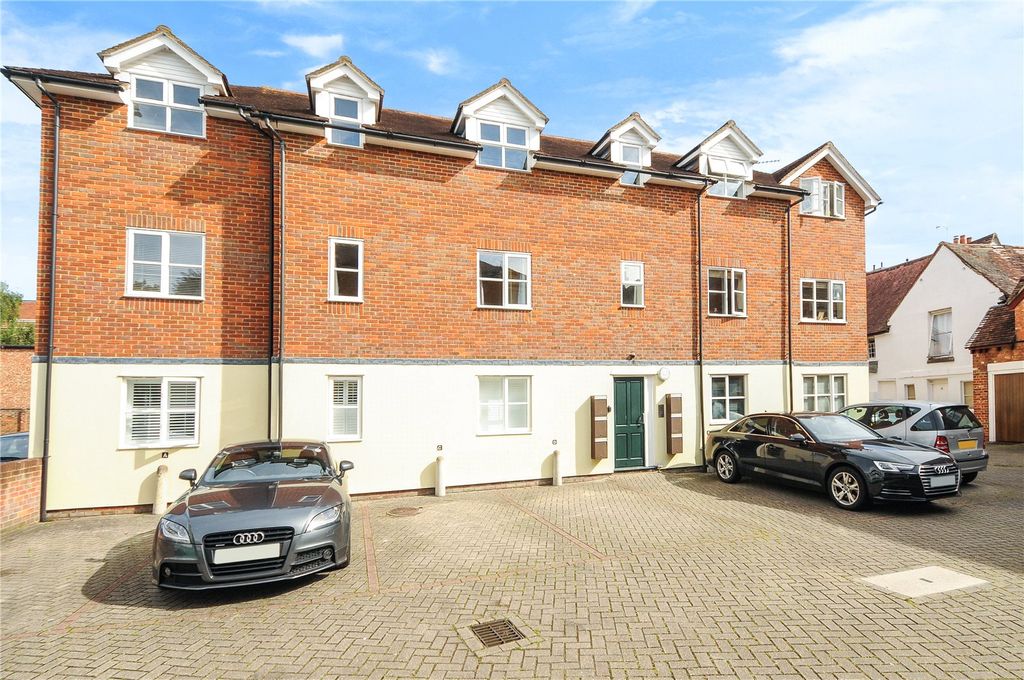 Property photo 1 of 8 Building