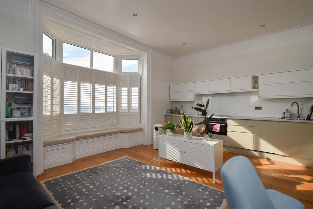 Property photo 1 of 13 Open Plan Living Room